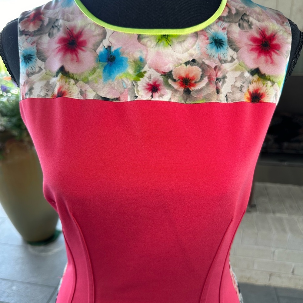 Summer dress in a tasteful combination of contemporary colors!